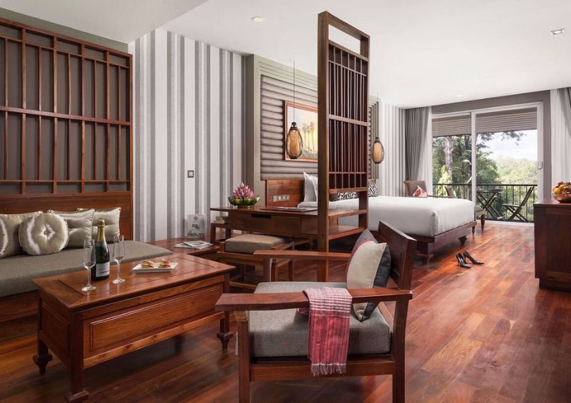 Focus on the foreground elements like the lounge seating area, while highlighting the room type and location for search crawlers.